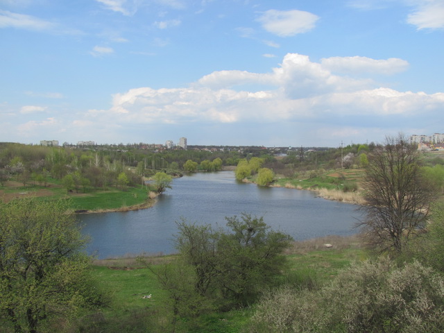 Шиловские пруды в Полтаве.
Вдали справа – Сады-1. Слева – Половки.