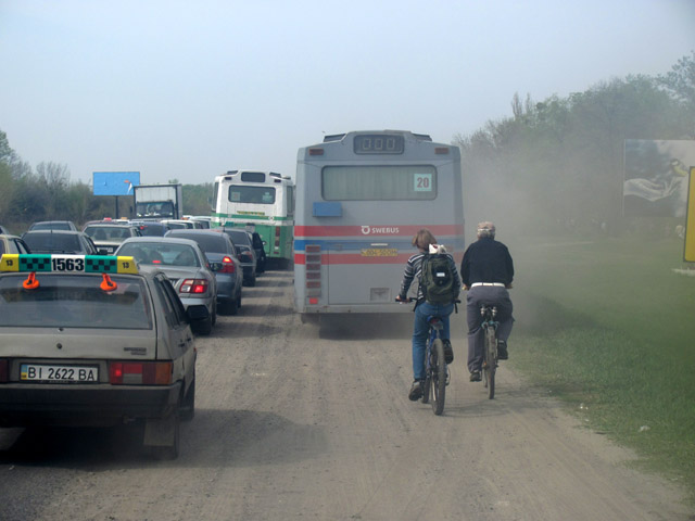Если не брать во внимание пыль, то в пробке велосипед имеет преимущество перед другими видами транспорта