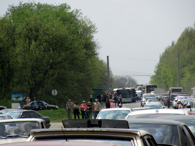 Пробка по дороге на Рассошенское кладбище