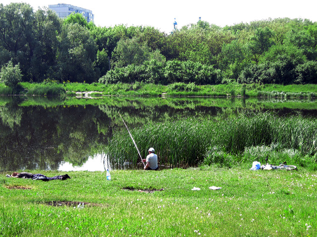 Рибалки очікують на свою рибку