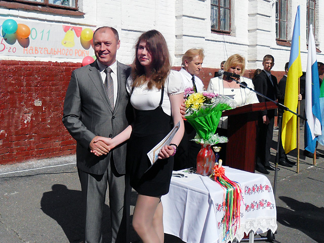 Полтавский мэр вручает грамоты и старшим…
