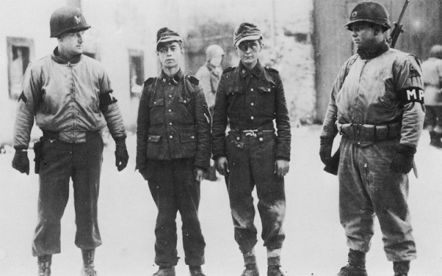 Пленные солдаты из состава 12-й танковой дивизии СС «Гитлерюгенд»