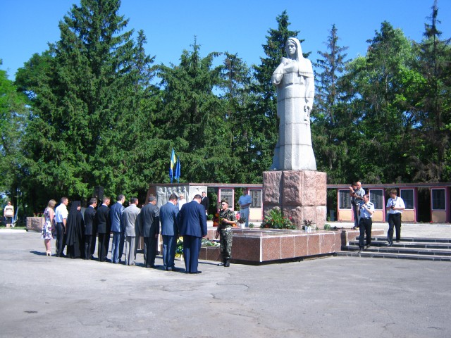 Меморіал загиблим у ВВв в селі Великі Липняги Семенівського району