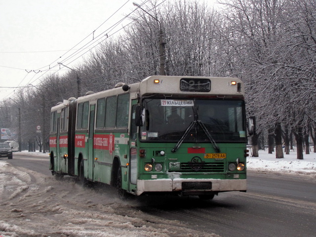 В конце 2010 года на нескольких УМАКовских автобусах белые номера поменяли на жёлтые. Но проработали они недолго...