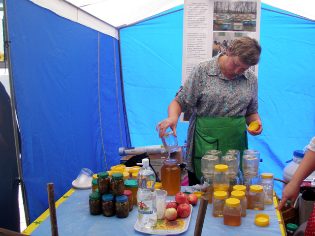 Упершее на полтавському Святі меду побували представники Гадяцької школи бджолярства