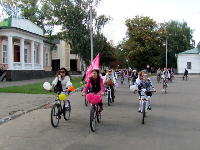 Велопарад девушек в Полтаве