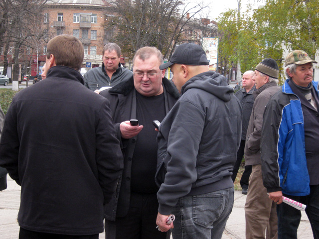 Мітинг перед стінами Полтавської облдержадміністрації
