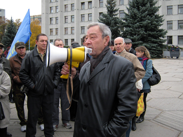 Володимир Голуб запрошує мітингувальників на засідання громадської ради