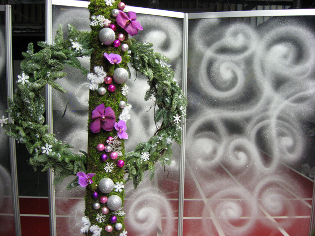 Новорічна композиція на унікальній виставці особливих ялинок у ТРЦ «Екватор»
