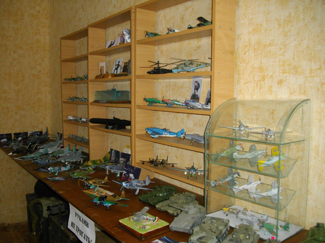 На выставке представлено около полусотни моделей авиации разных типов