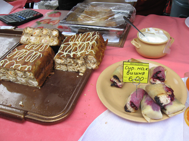 Десяток вариантов блюд с блинами можно сегодня попробовать в Полтаве