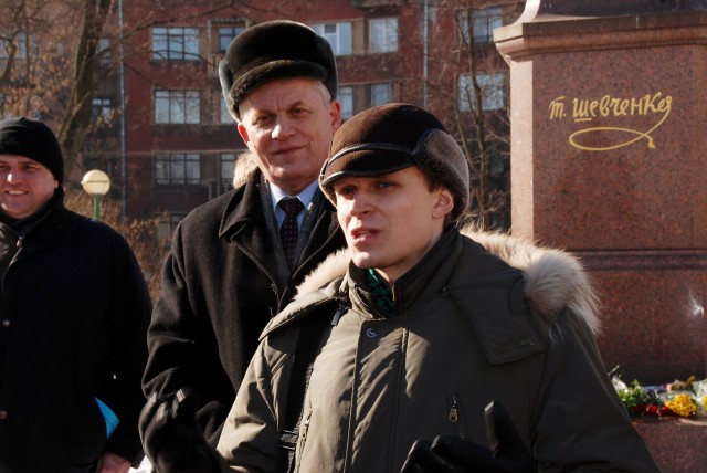 Учасники урочистого покладання квітів до пам’ятника Т. Г. Шевченкові в Санкт-Петербурзі