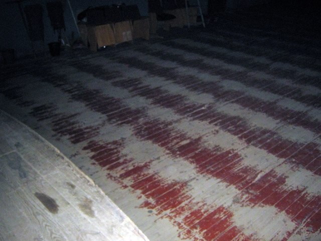 Підлога біля сцени