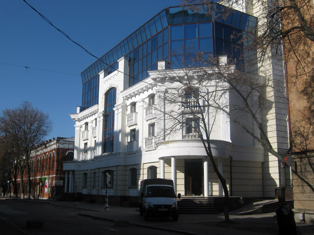 Готель, який будують біля театру Гоголя