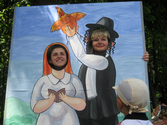 Провести фотосесію весело та креативно допомогли представники Єврейської общини в Полтаві