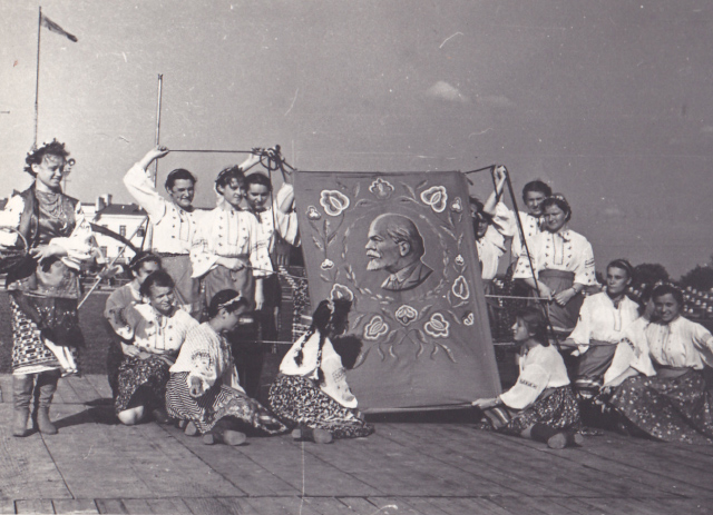 Празднование дня рождения пионерской организации. Полтава. Июнь 1958 года. (автор Л. Куликов)