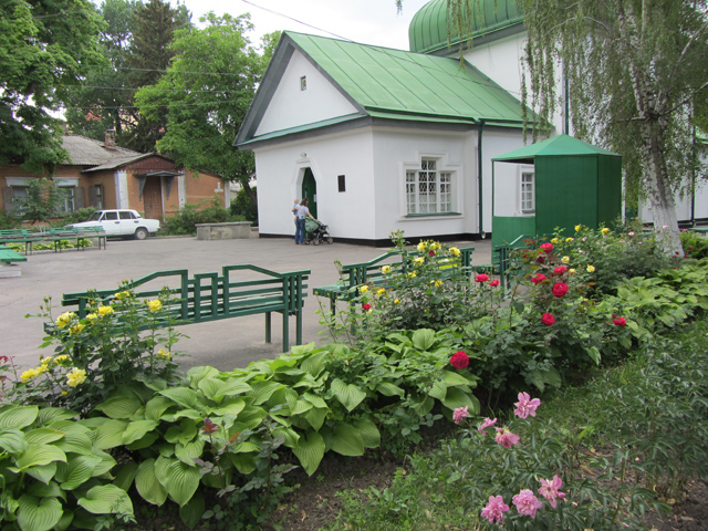 Полтавська Спаська церква «квітне» з усіх боків