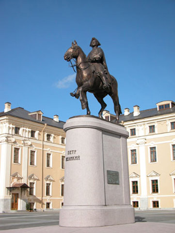 Памятник Петру Великому в Стрельне