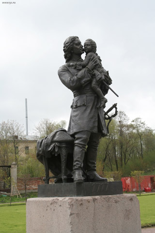 В Петергофе Пётр I целует инфанта Людовика XV