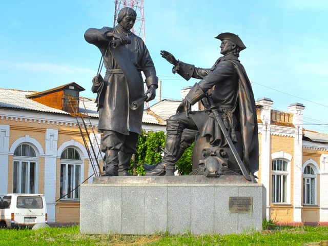 Вышний Волочок памятник Петру Первому и Сердюкову