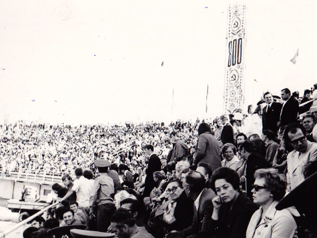 Зрители стадиона «Колос». 13 июля 1974 года. Фотограф Куликов