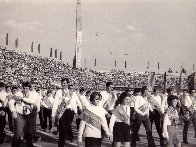 Парад мастеров спорта — полтавчан — на стадионе «Колос» в честь 800-летия Полтавы. 14 июля 1974 года. Фотограф Куликов