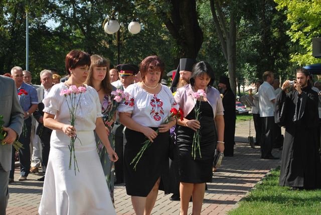Очільники міста на покладанні квітів Тарасу Шевченку