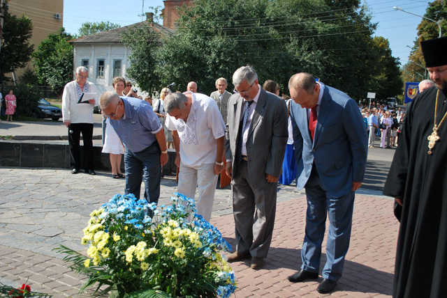 Покладання квітів до пам'ятника "Загиблим козакам"