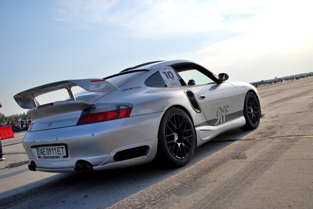 Участник фестиваля AdrenalinFest Porsche Carrera 911 turbo 