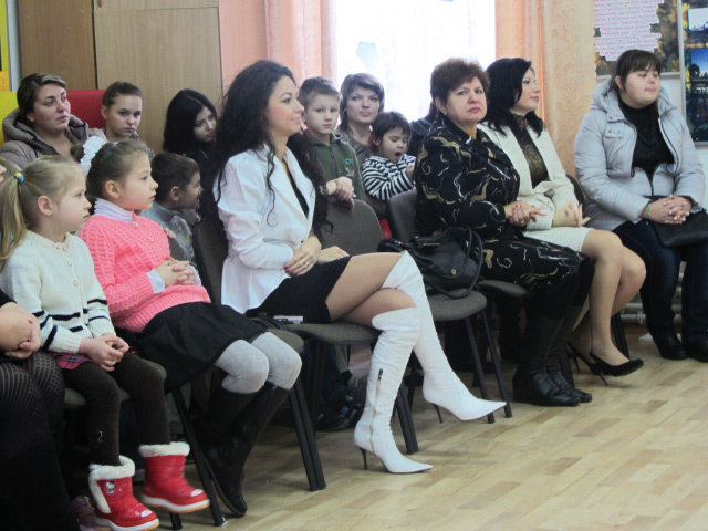 Гости и члены большой семьи приюта «Любисток»