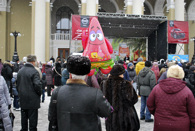  Полтавці святкують Старий Новий рік на головній площі міста