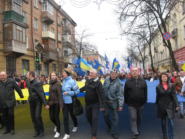 Ходу мітингувальників у Полтаві відкривав державний прапор України
