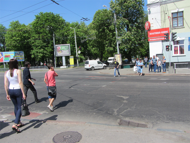 Пішохідний перехід у районі перехрестя Фрунзе та Леніна