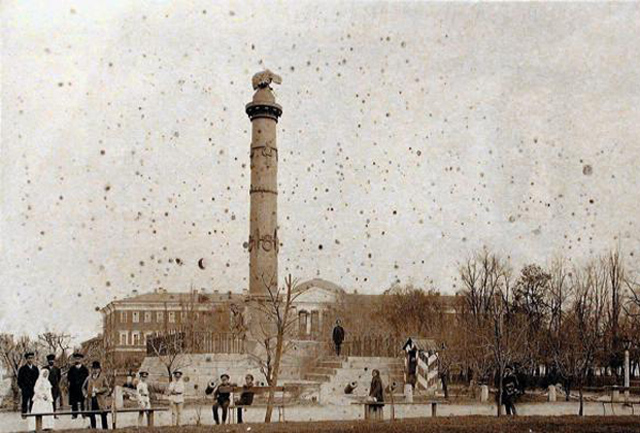 Вид Кадетского корпуса с площади (начало ХХ века)