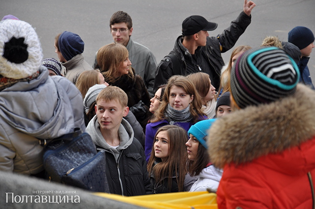 Студенти під стінами Полтавської міської ради