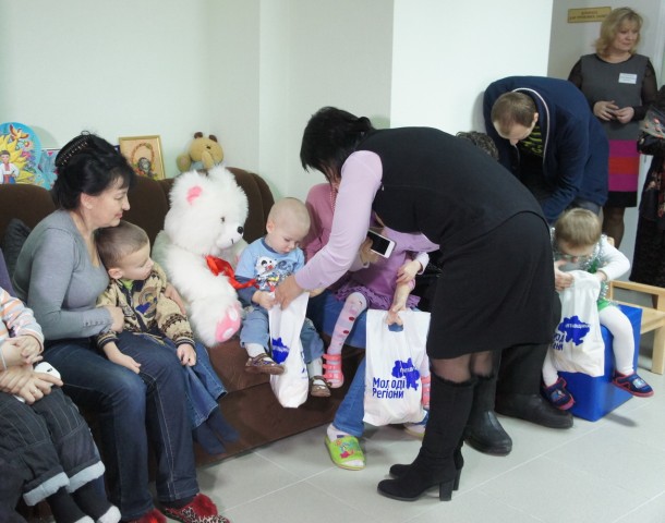Оксана Деркач привітала маленьких полтавців та їх батьків з Днем Святого Миколая