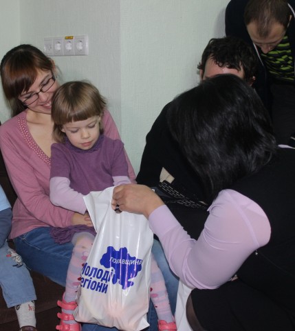 Оксана Деркач привітала маленьких полтавців та їх батьків з Днем Святого Миколая