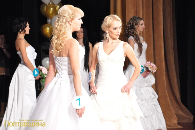 Вихід у весільних сукнях — Марина Герасименко та Марина Кисельова