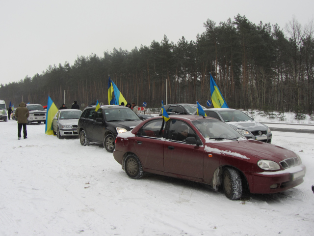 Участники акции ехали группами по 5 машин