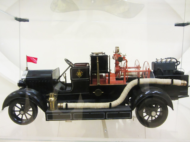 Модель першого пожежного автомобіля