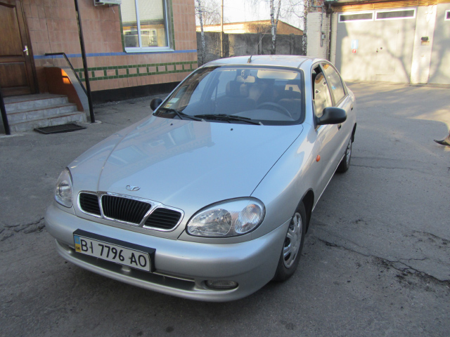 Автомобіль «Daewoo Lanos», яким обслуговують голову обласної ради Петра Ворону