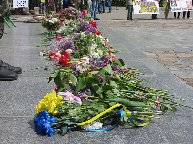 Квіти загиблим учасникам Великої вітчизняної війни
