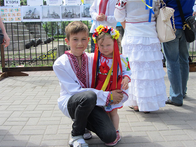 Маленькі українці: Дмитро із сестрою Машею 