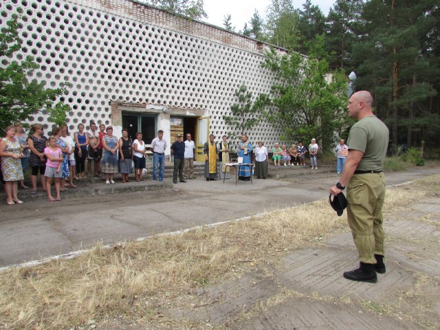 Ілля Кіля під час промови перед жителями села Головач