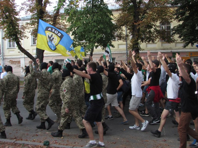 Попереду йшли бійці батальйону «Азов»