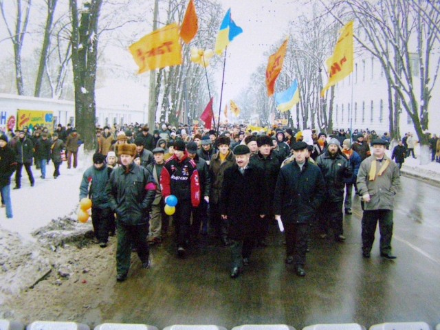 Події Помаранчевої революції. В центрі (зліва направо): Бульба С.С., Кулик О.В. 02 грудня 2004