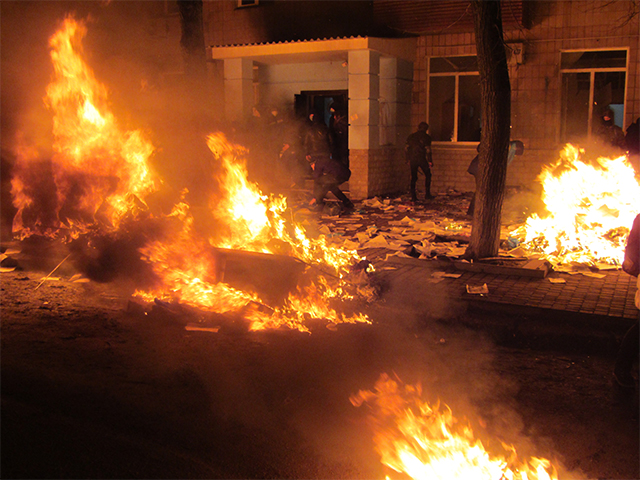 Спалення офісу Партії регіонів. 19 лютого 2014 рік