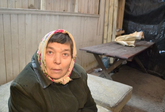 Ця жінка перед війною пережила інсульт. Змушена мешкати разом з родиною у бомбосховищі. Про належне лікування їй лишається тільки мріяти.
