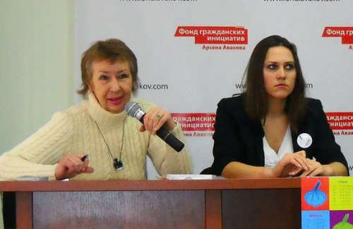 Тамара Трацевич (зліва)