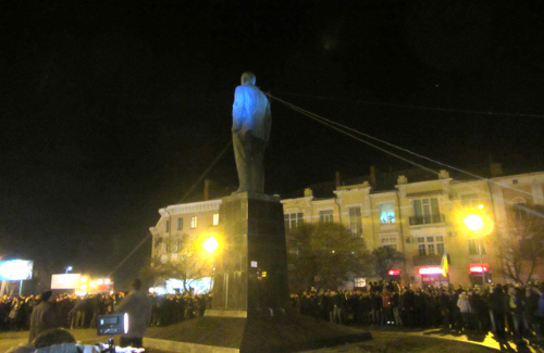Повалення пам'ятника Леніну